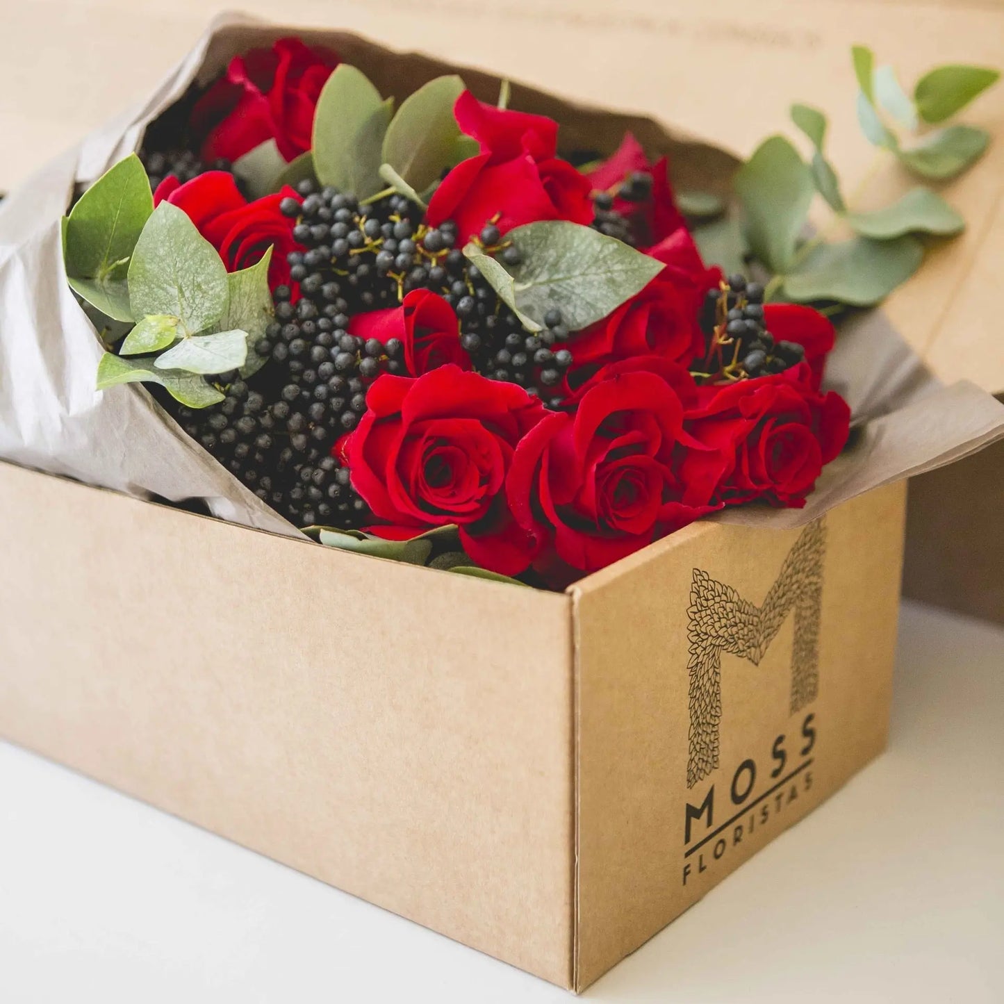 Caja de Rosas Frescas--Mossfloristas