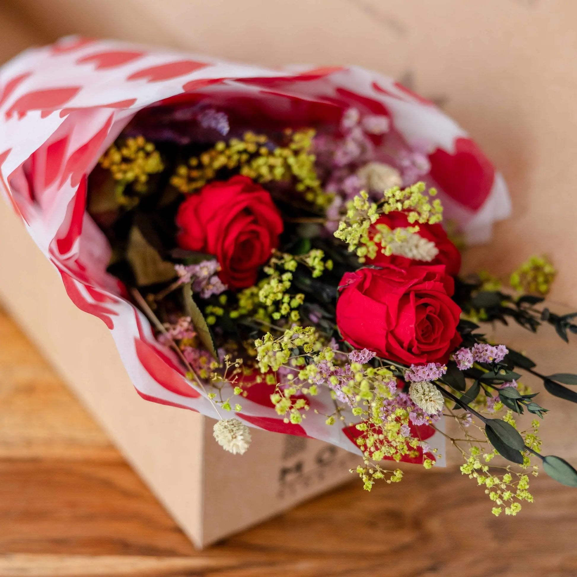 Caja de Rosas y Flores Preservadas--Mossfloristas